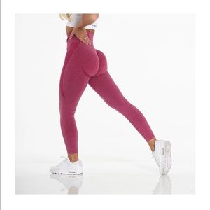 NVGTN Crimson Seamless contour leggings